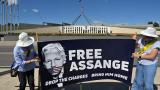 Federal MPs push motion urging release of Julian Assange and his 