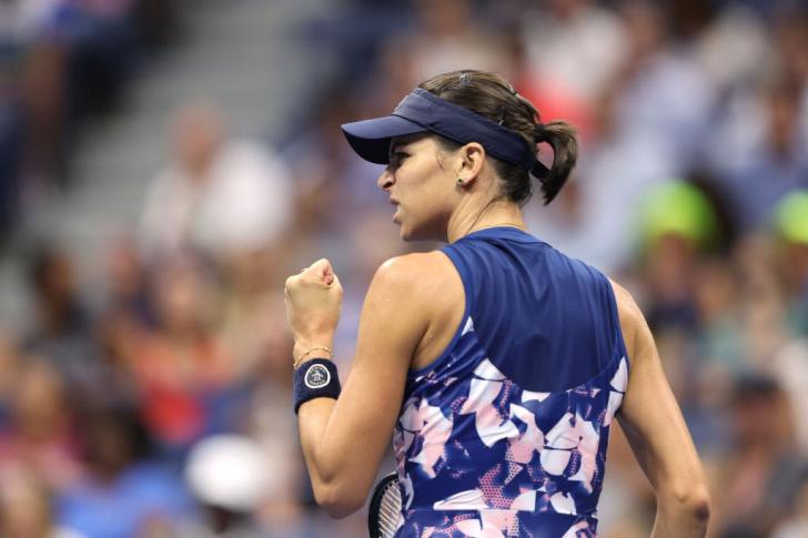 Tomljanovic clenches her fist