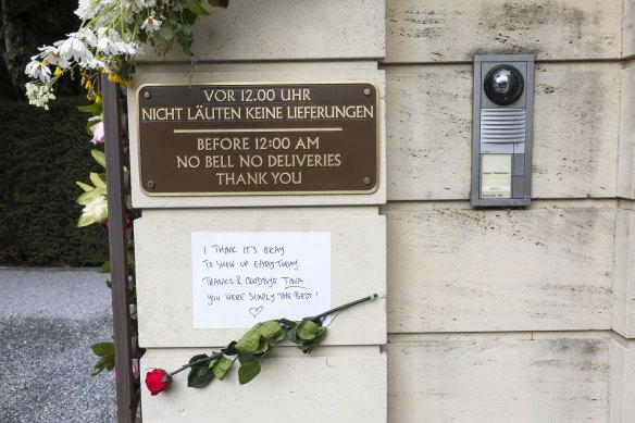 A tribute left on the gate of Tina Turner’s house in Kuesnacht, Switzerland on Thursday.